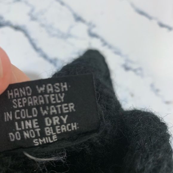 Men’s heavy black wool sweater XXL with red dragon on front - Picture 4 of 4